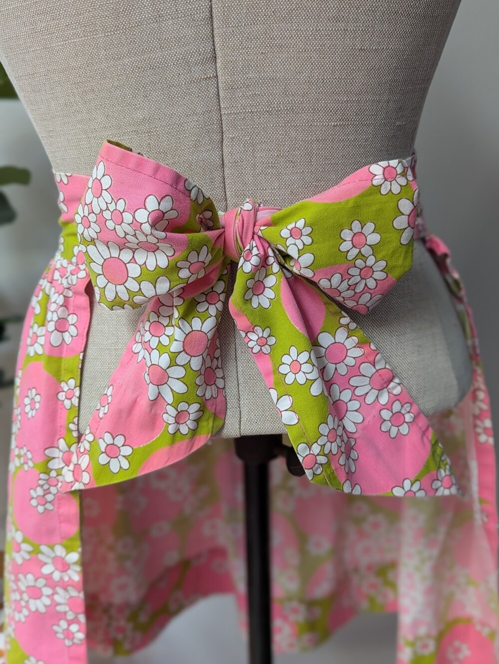 VTG MC Groovy Daisy Floral Half Apron Retro Kitty Foreman Kitchen Baker - Picture 2 of 6